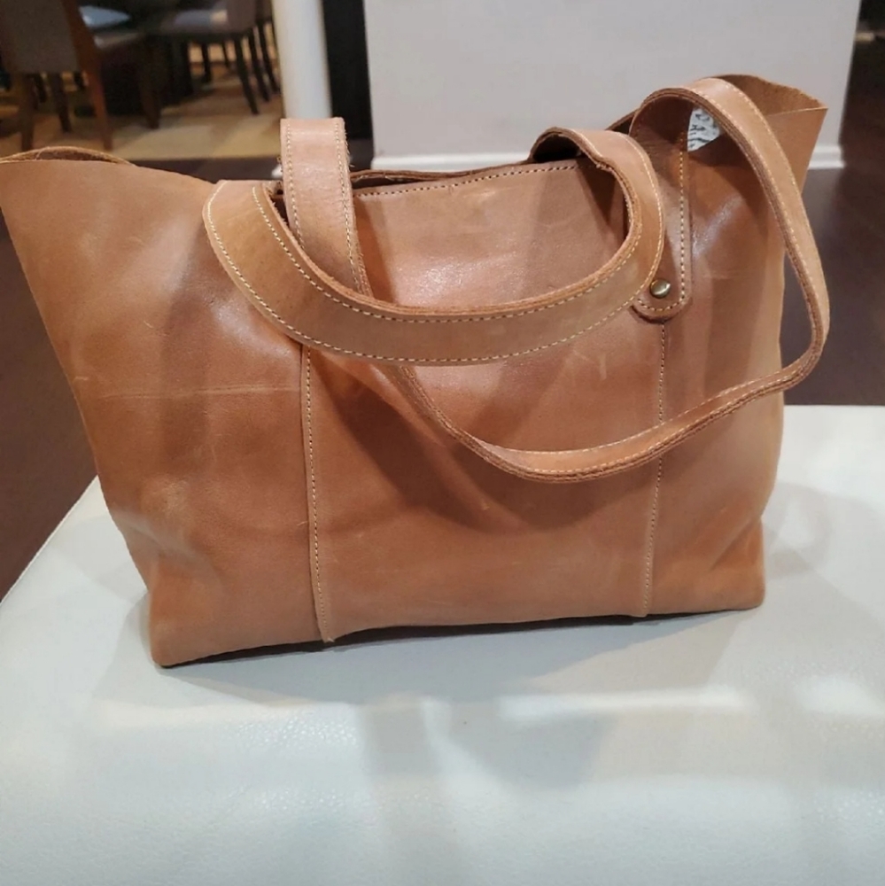 HANDMADE LEATHER LARGE TOTE.